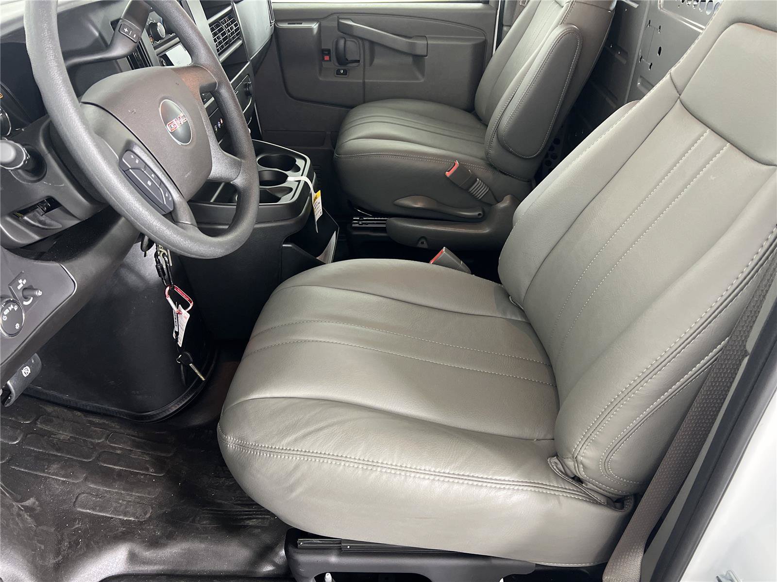 New 2025 GMC Savana 2500 w/ Driver Convenience Package RWD image 7