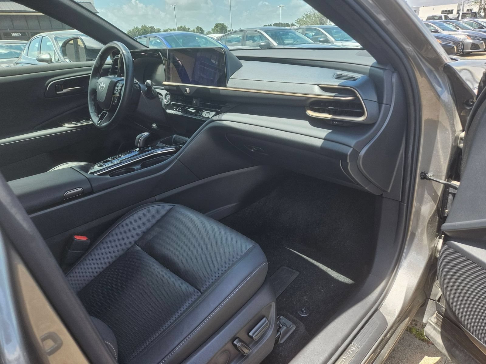 Used 2025 Toyota Crown AWD/4WD image 23