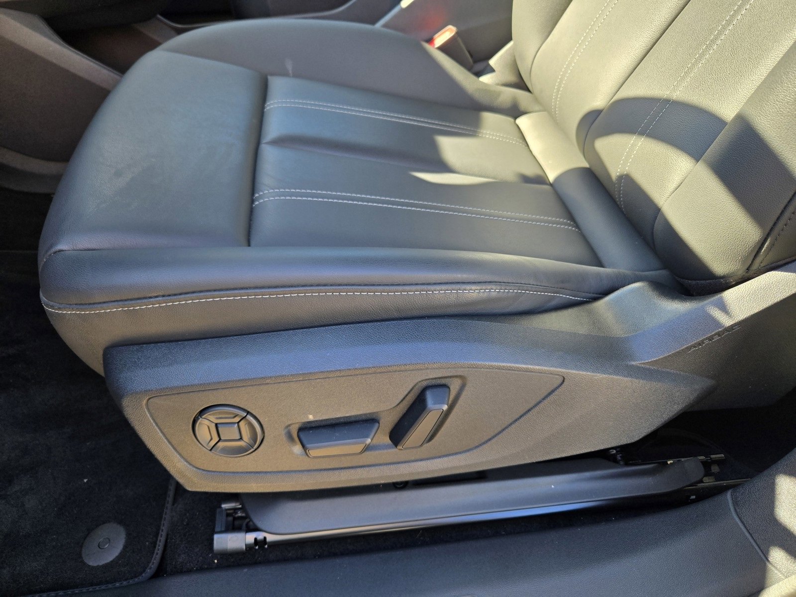 Used 2024 Audi Q4 e-tron Premium w/ Convenience Package image 13