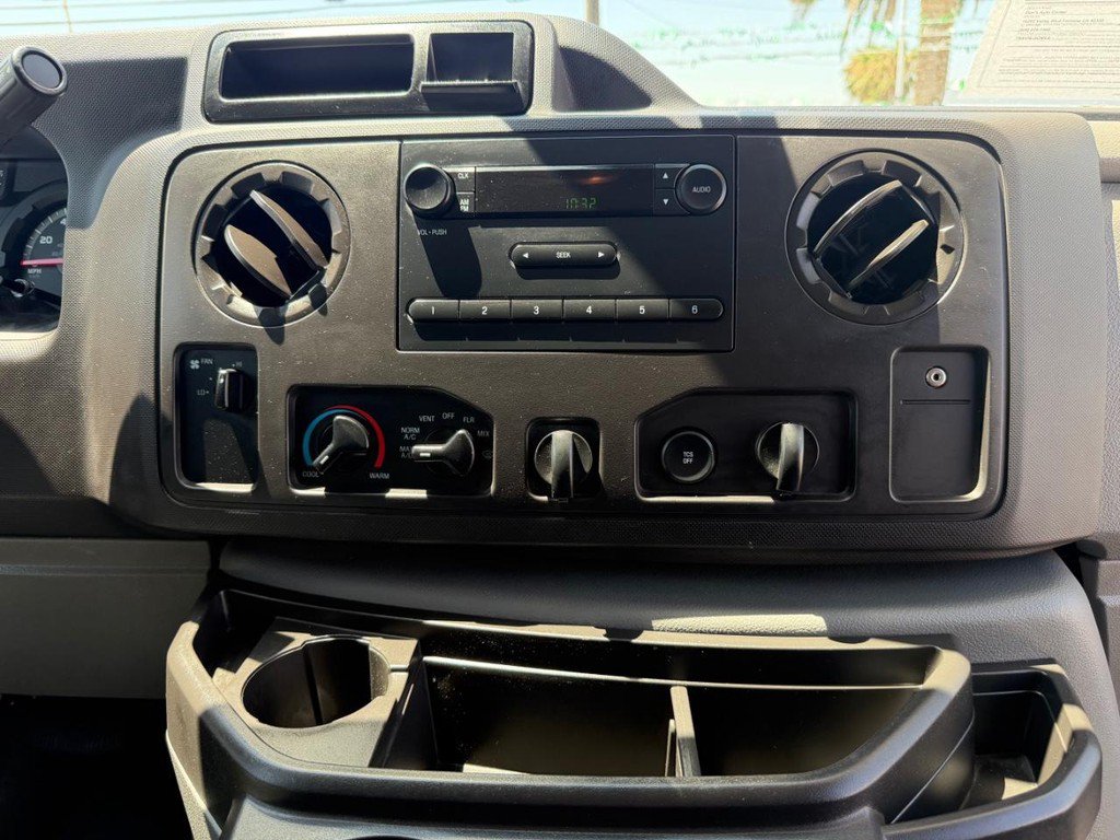 Used 2014 Ford E-150 and Econoline 150 Wagon w/ Power Windows & Locks Group RWD image 24