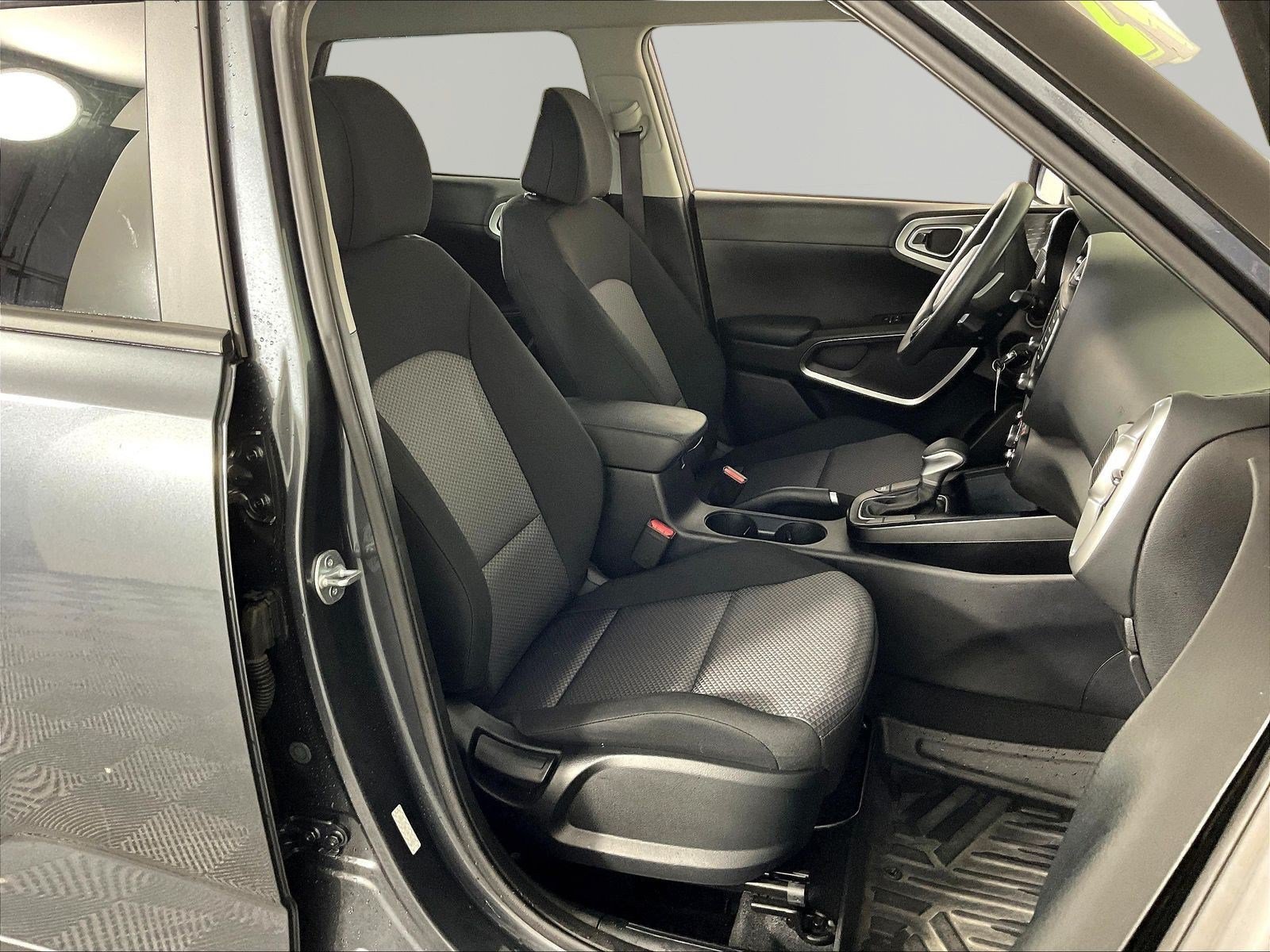 Used 2024 Kia Soul LX FWD image 27