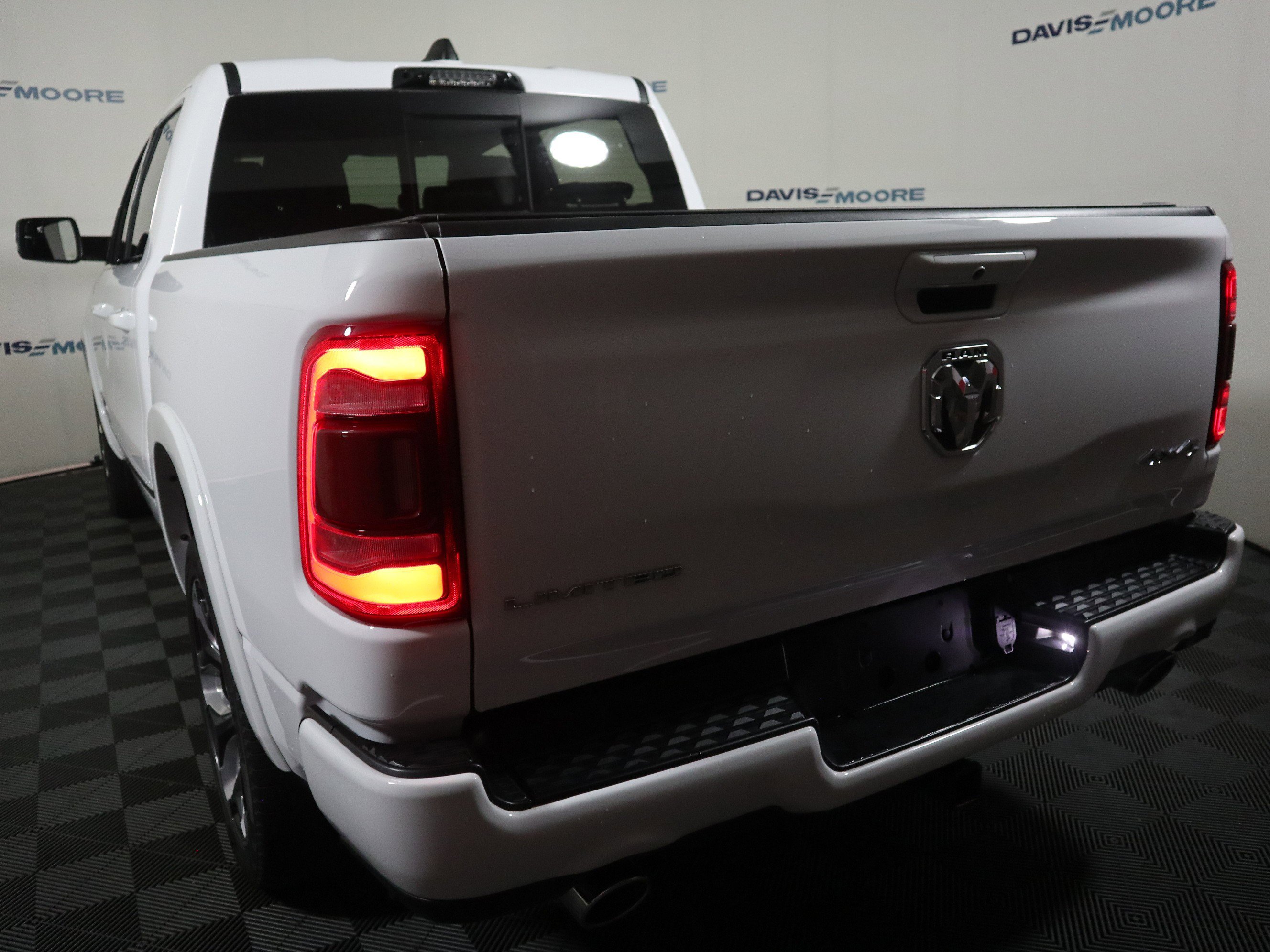 Used 2024 RAM 1500 Limited image 9