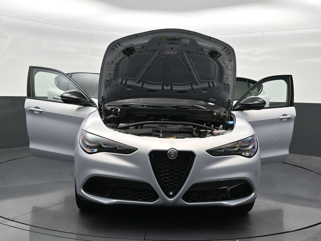 Used 2025 Alfa Romeo Stelvio Sprint w/ Veloce Package AWD/4WD image 36