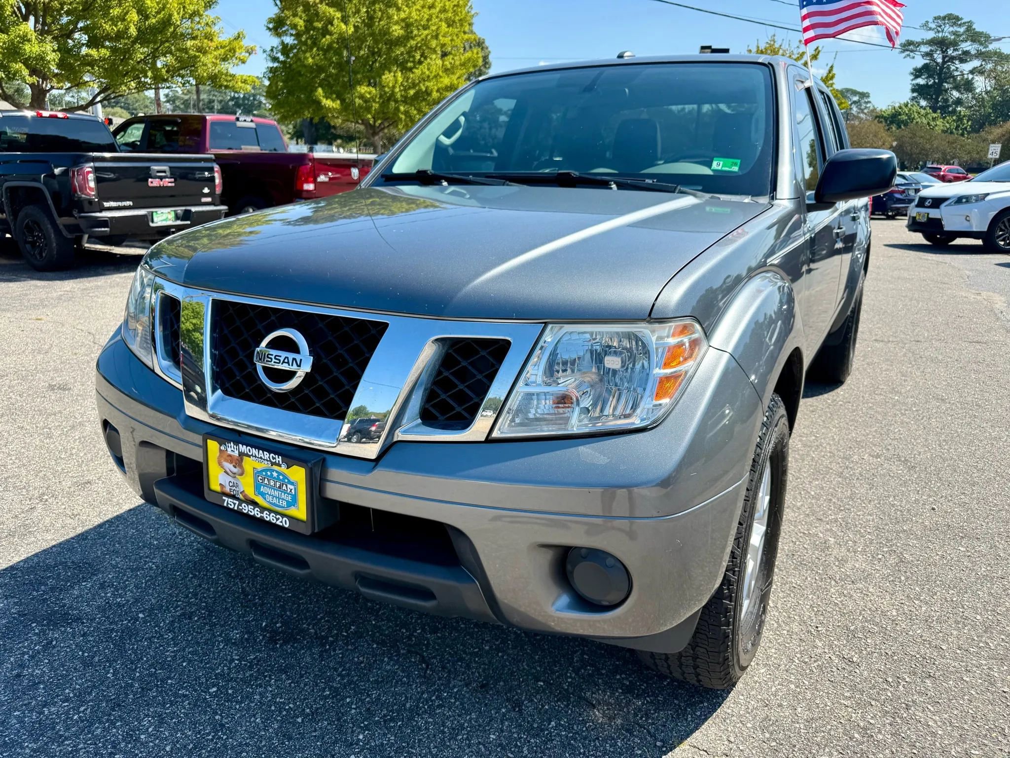 Used 2017 Nissan Frontier SV image 1