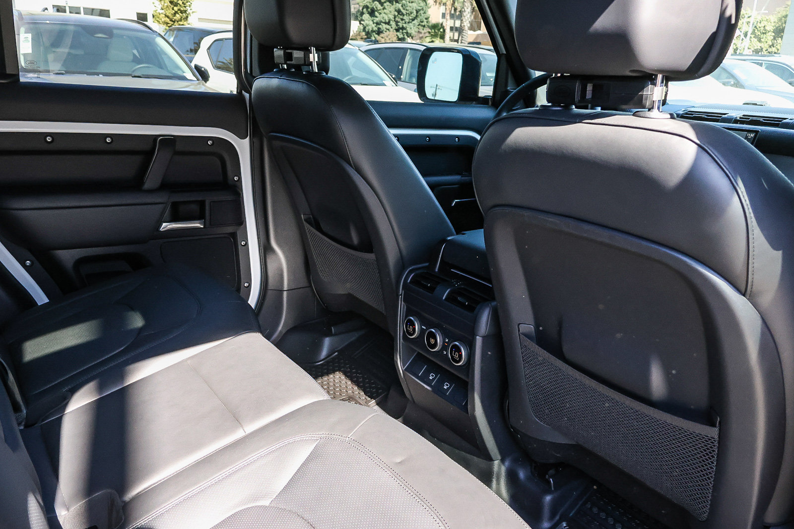 Certified 2025 Land Rover Defender 110 X-Dynamic SE AWD/4WD image 19