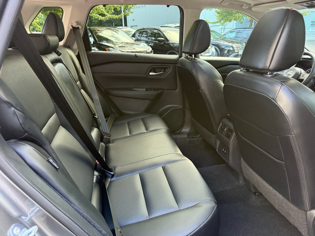 Used 2024 Nissan Rogue SV w/ SV Premium Package AWD/4WD image 34