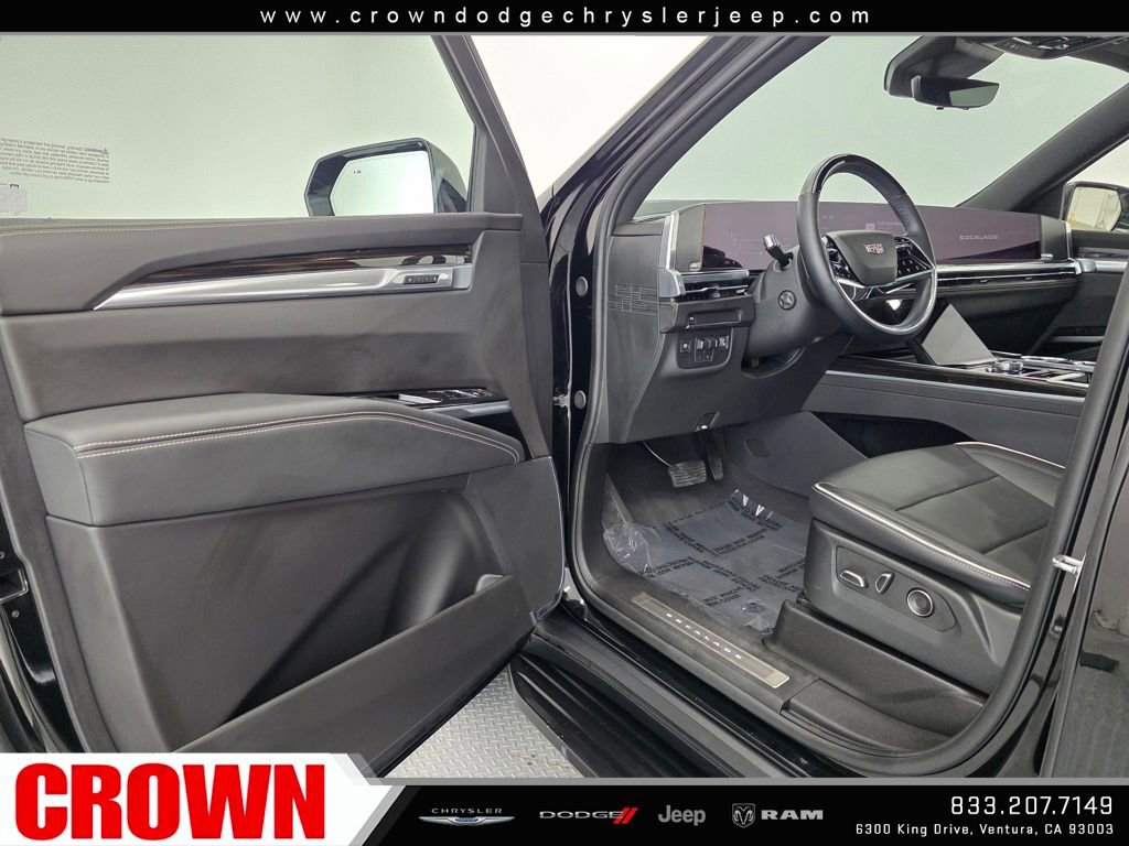 Used 2025 Cadillac Escalade ESV Premium Luxury image 27