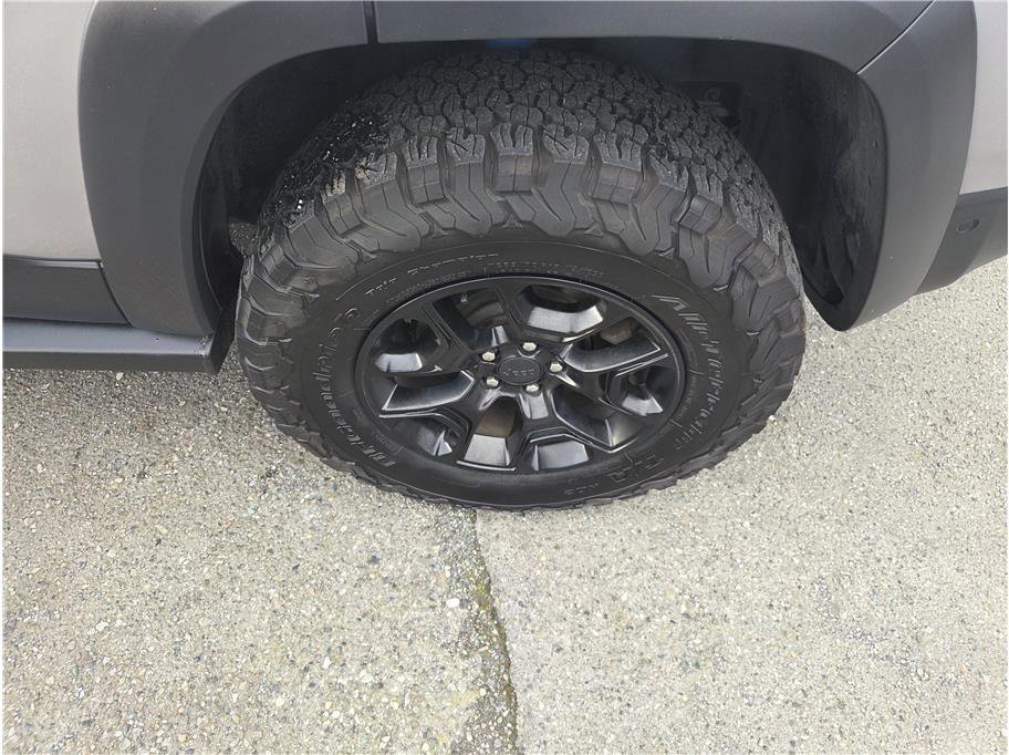 Used 2019 Jeep Cherokee Trailhawk image 12