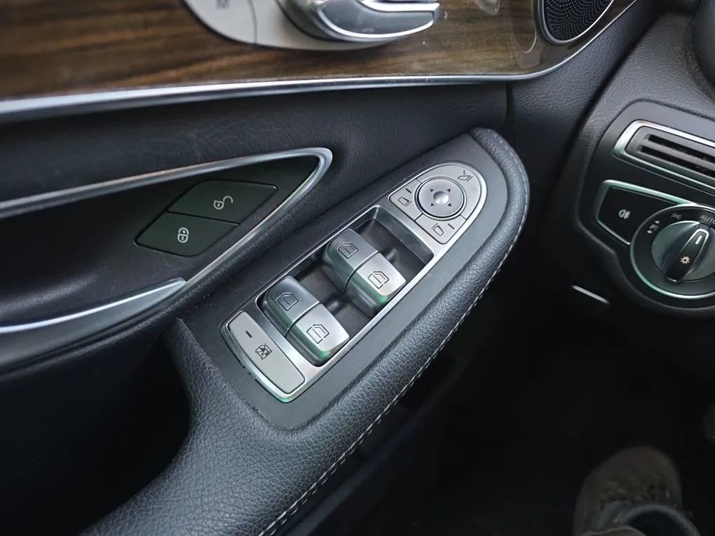 Used 2019 Mercedes-Benz C 300 Sedan image 21