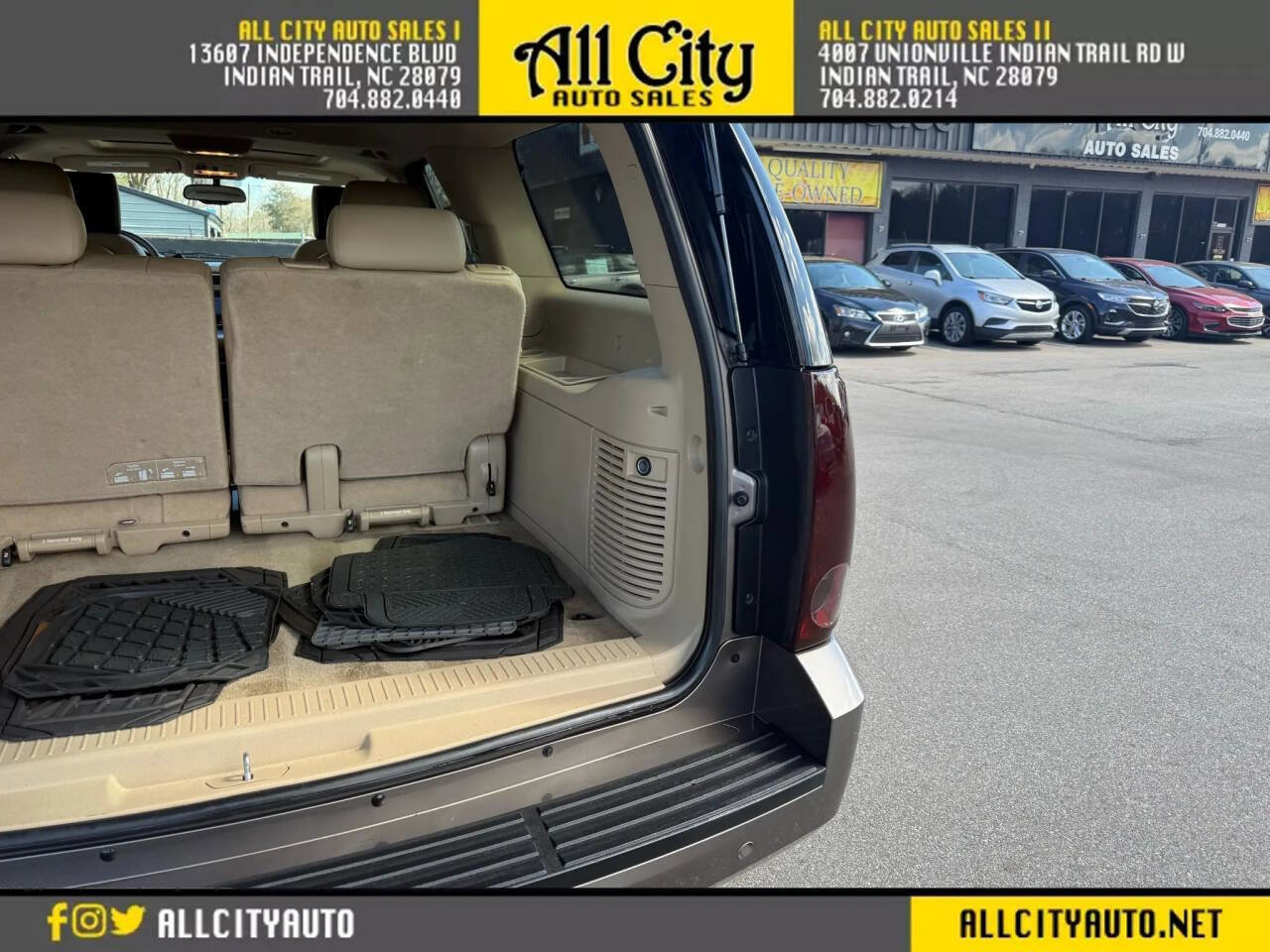 Used 2011 GMC Yukon XL SLT w/ SLT-2 Equipment Package RWD image 37