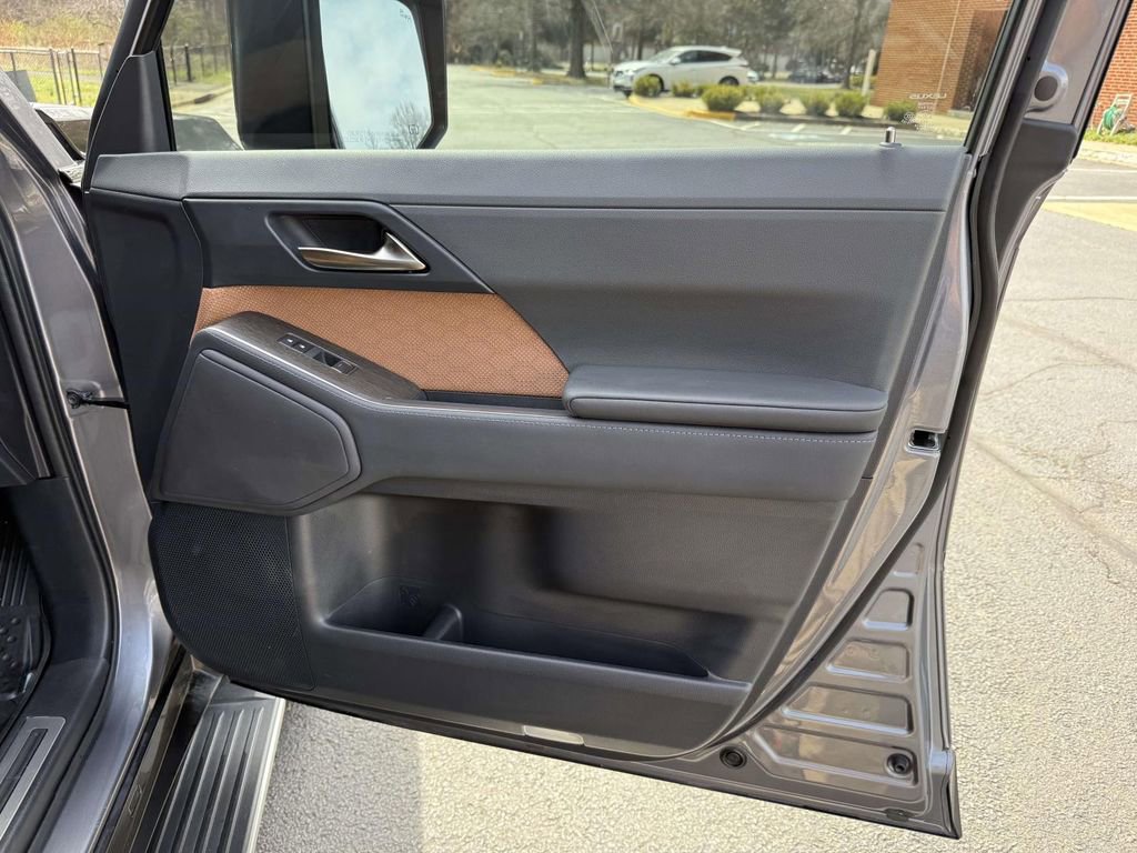 Used 2025 Lexus GX 550 Premium+ w/ Accessory Package (2T) image 15