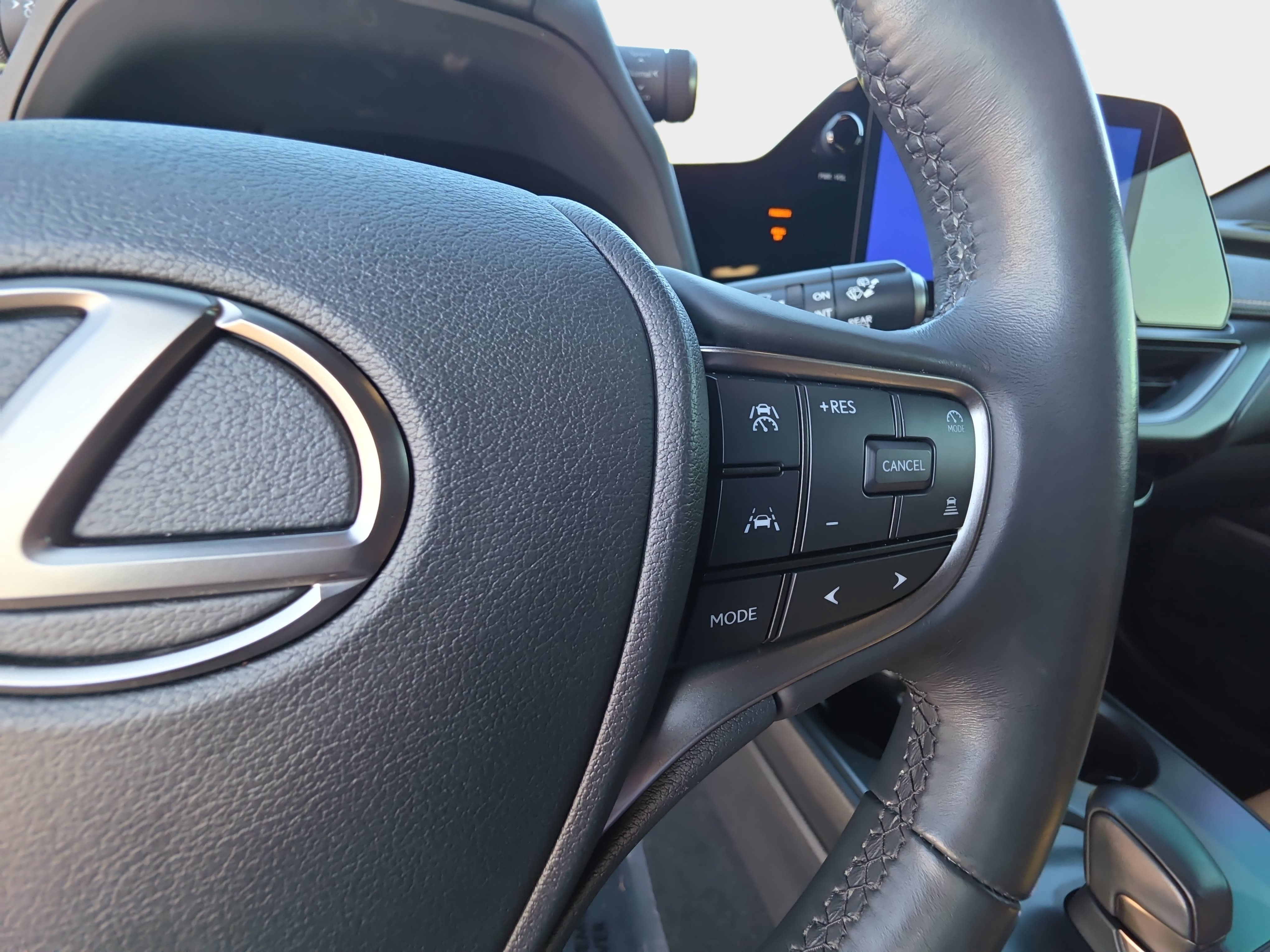 Used 2025 Lexus UX 300h FWD w/ Accessory Package (Z1) image 18