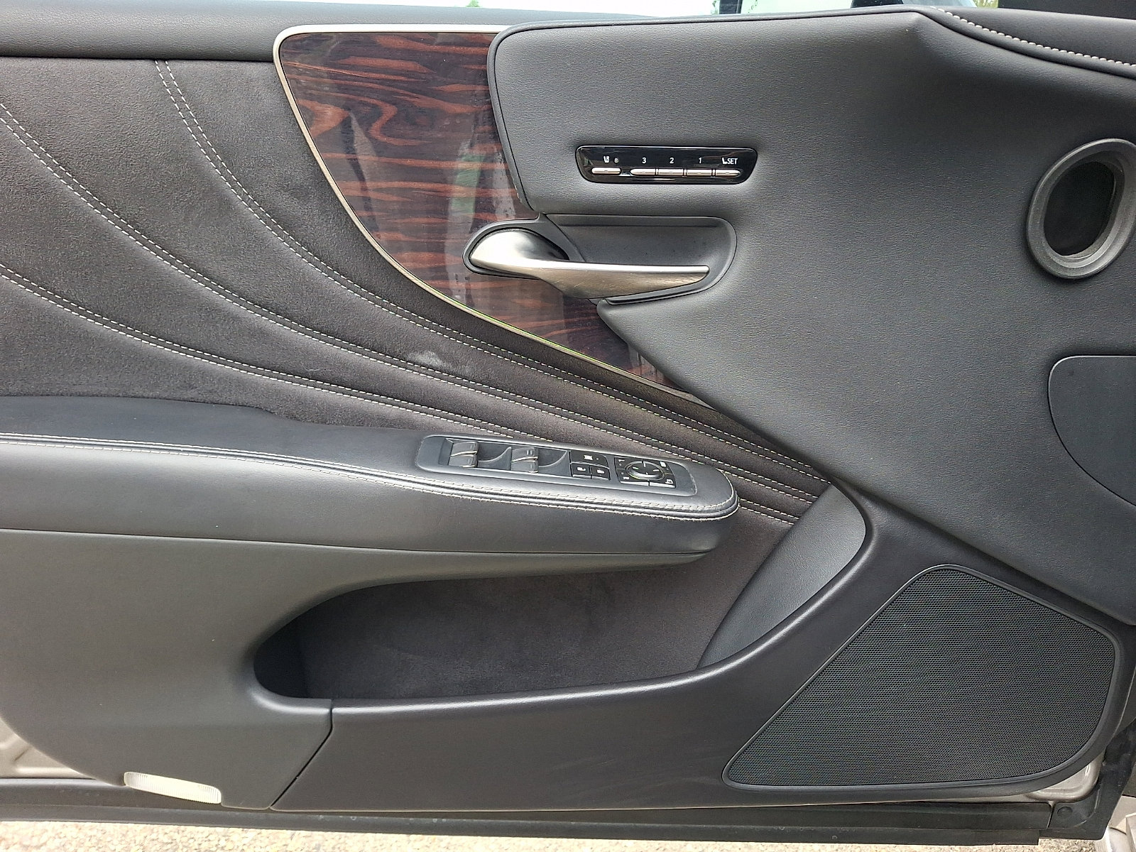 Used 2018 Lexus LS 500 AWD w/ Interior Upgrade Package image 12