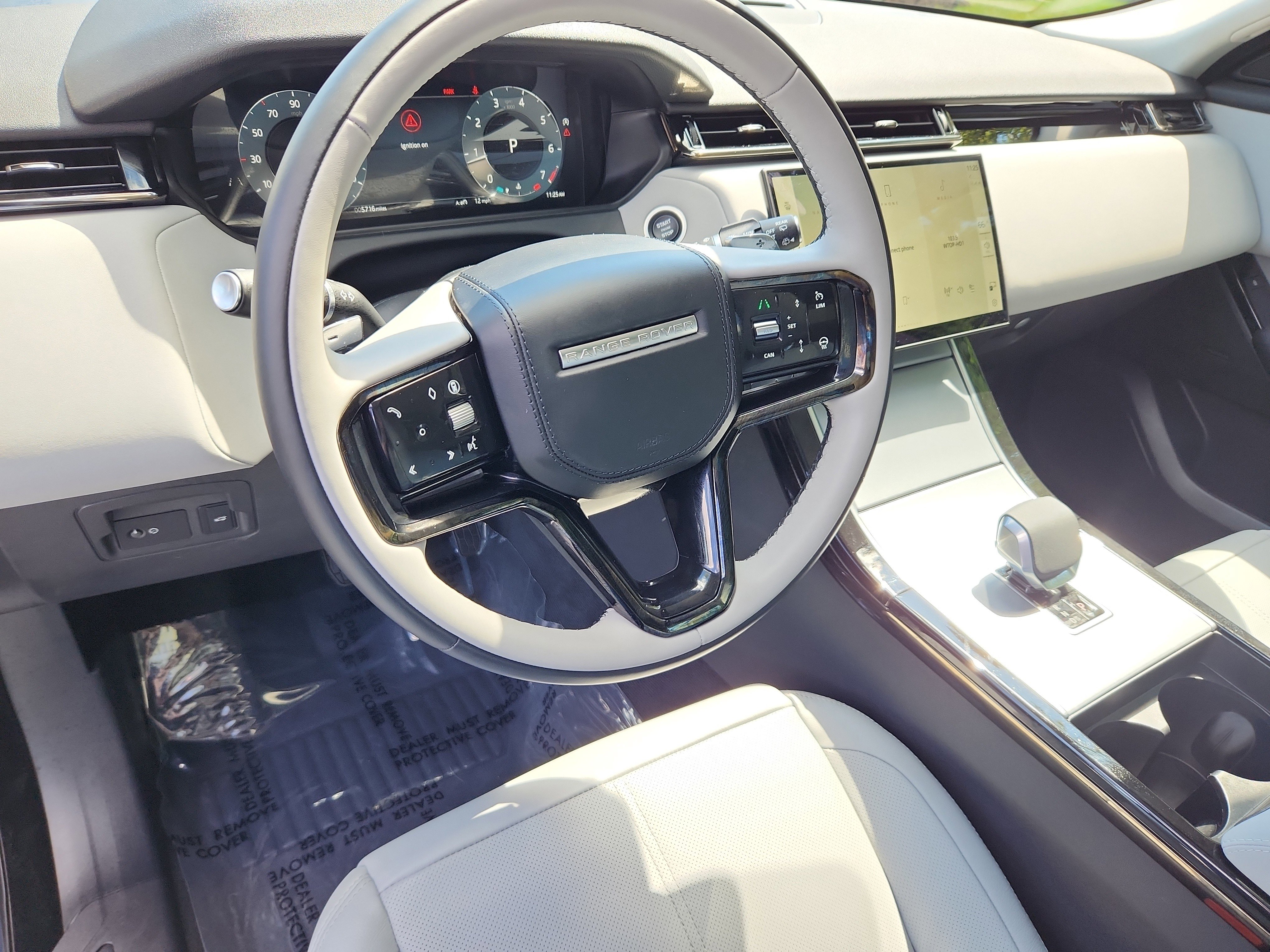 Used 2025 Land Rover Range Rover Velar S image 15