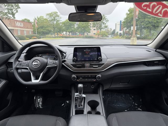 Used 2025 Nissan Altima 2.5 SV FWD image 32