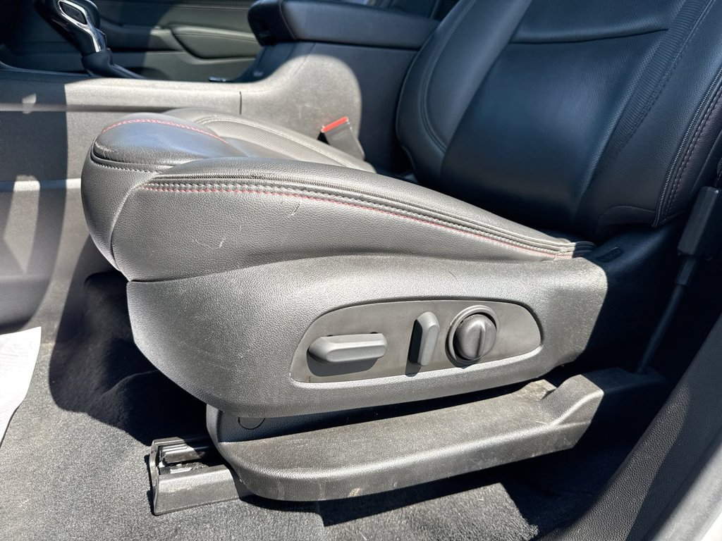 Used 2023 Chevrolet Traverse RS AWD/4WD image 12