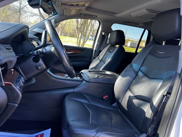 Used 2016 Cadillac Escalade Luxury AWD/4WD image 12