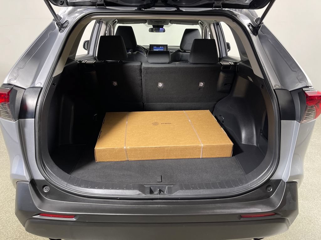 Certified 2021 Toyota RAV4 LE FWD image 10