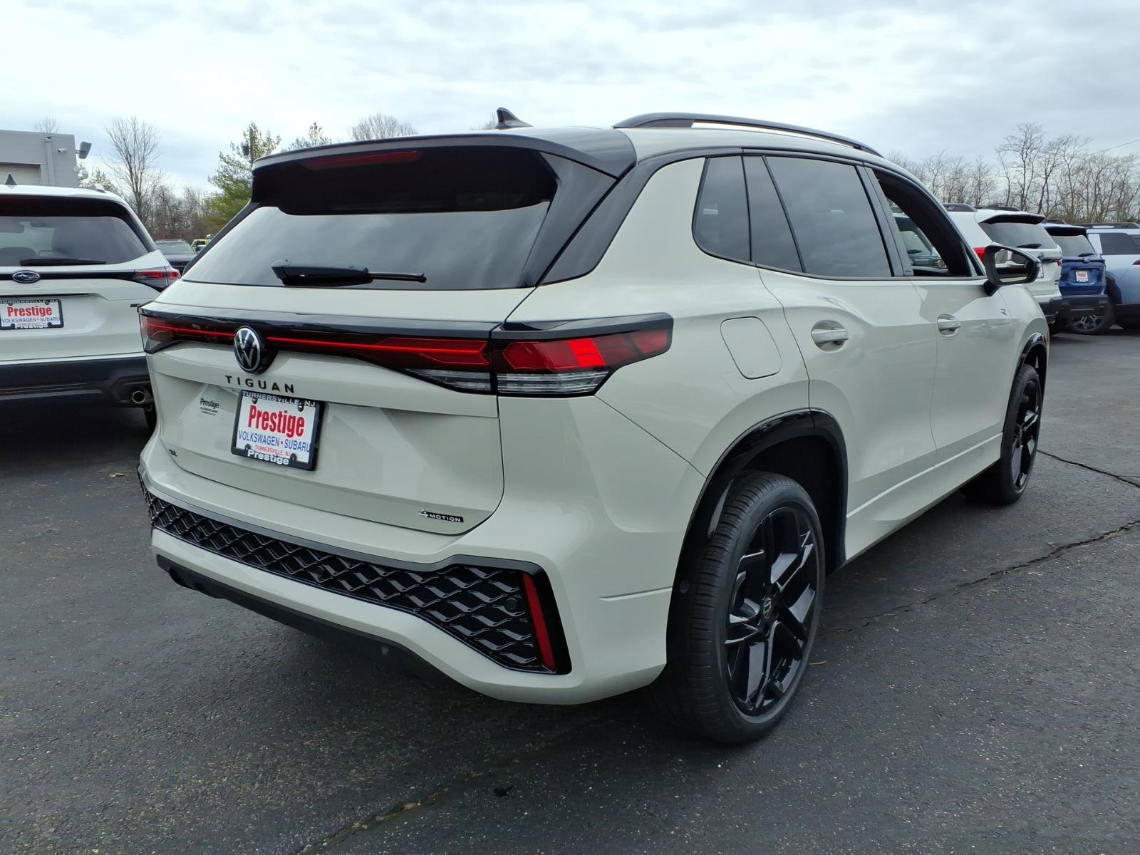 New 2026 Volkswagen Tiguan SE R-Line image 2