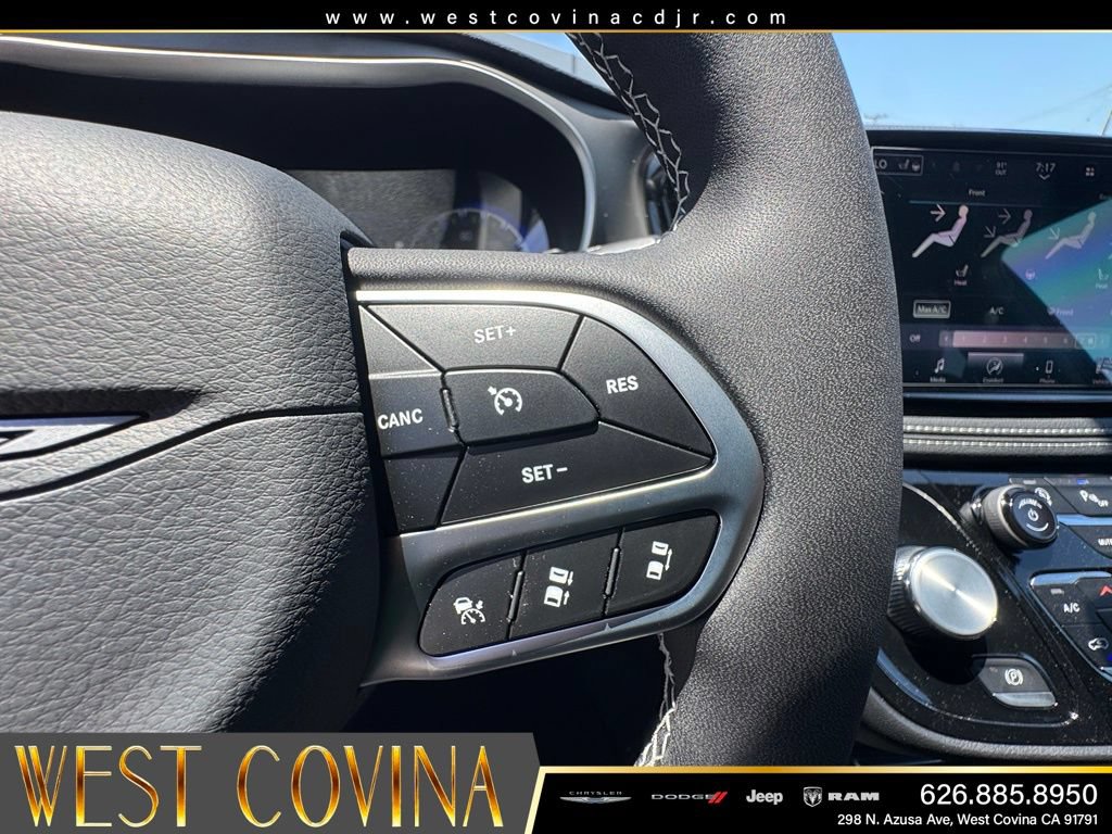 New 2027 Chrysler Pacifica Select FWD image 23