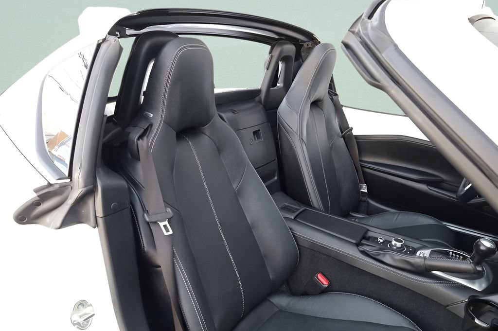Used 2024 MAZDA MX-5 Miata RF Grand Touring RWD image 24