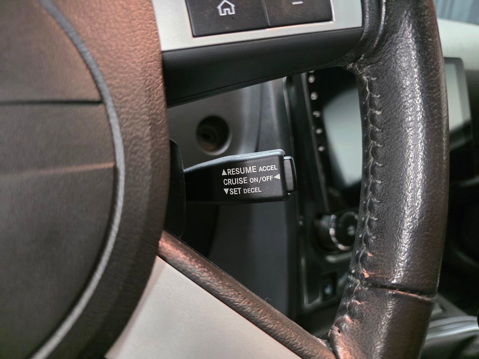 Used 2010 Dodge Challenger R/T RWD image 33