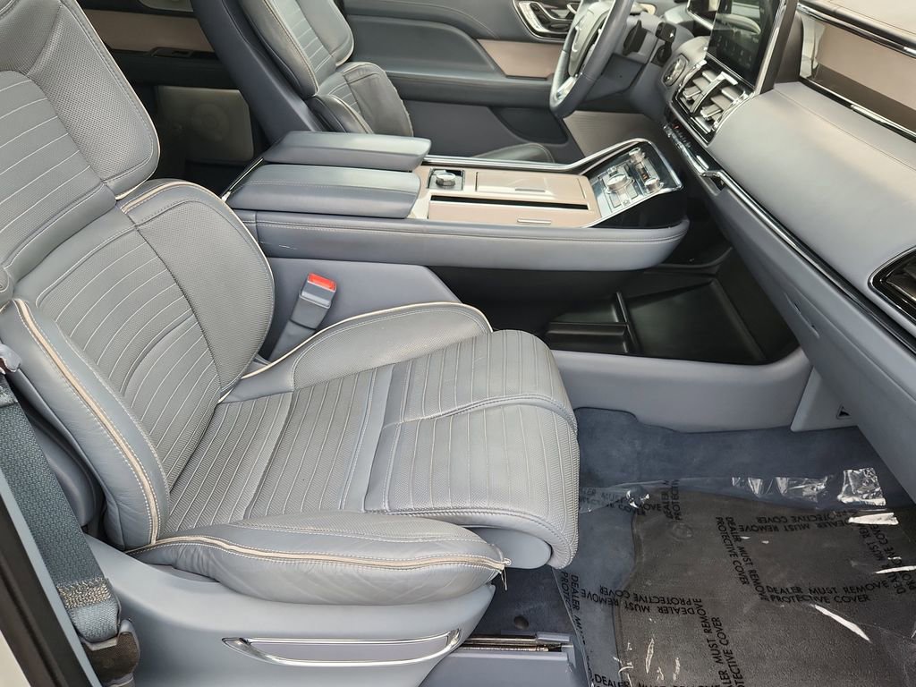 Used 2018 Lincoln Navigator Black Label AWD/4WD image 17