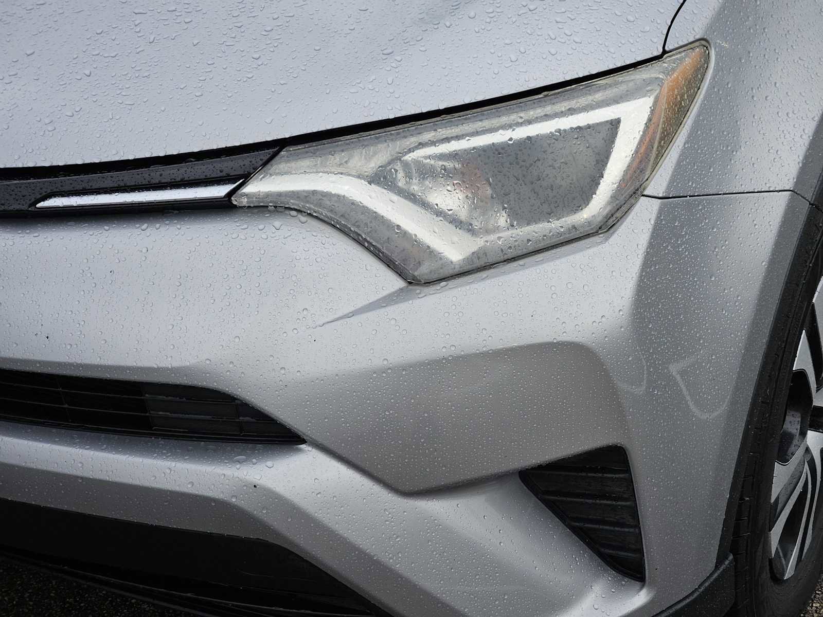 Used 2018 Toyota RAV4 LE image 7