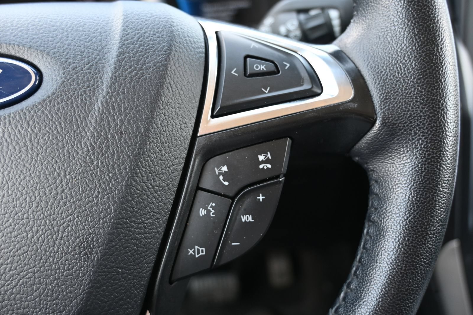 Used 2024 Ford Edge SEL AWD/4WD image 16