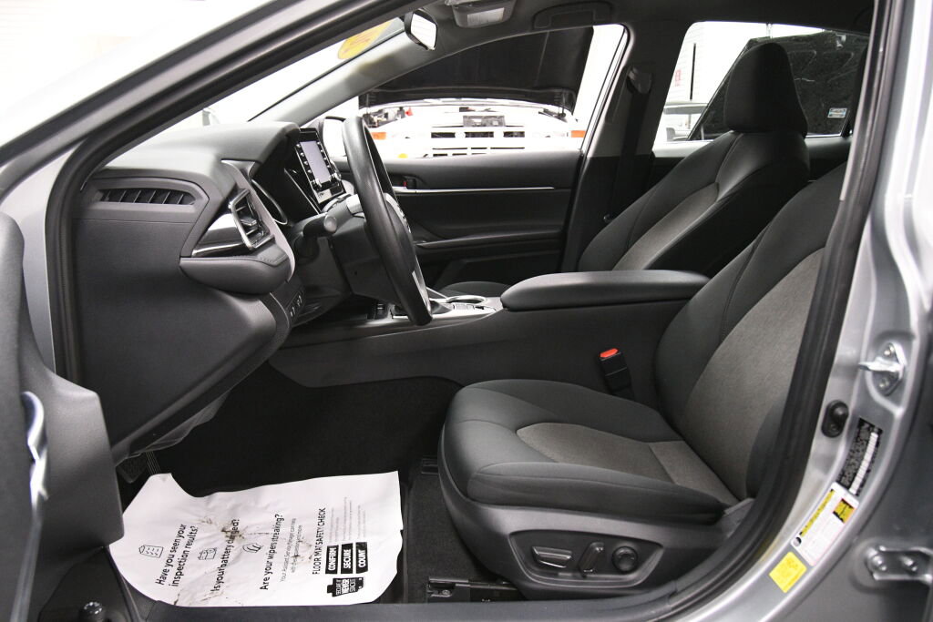 Used 2023 Toyota Camry LE FWD image 10