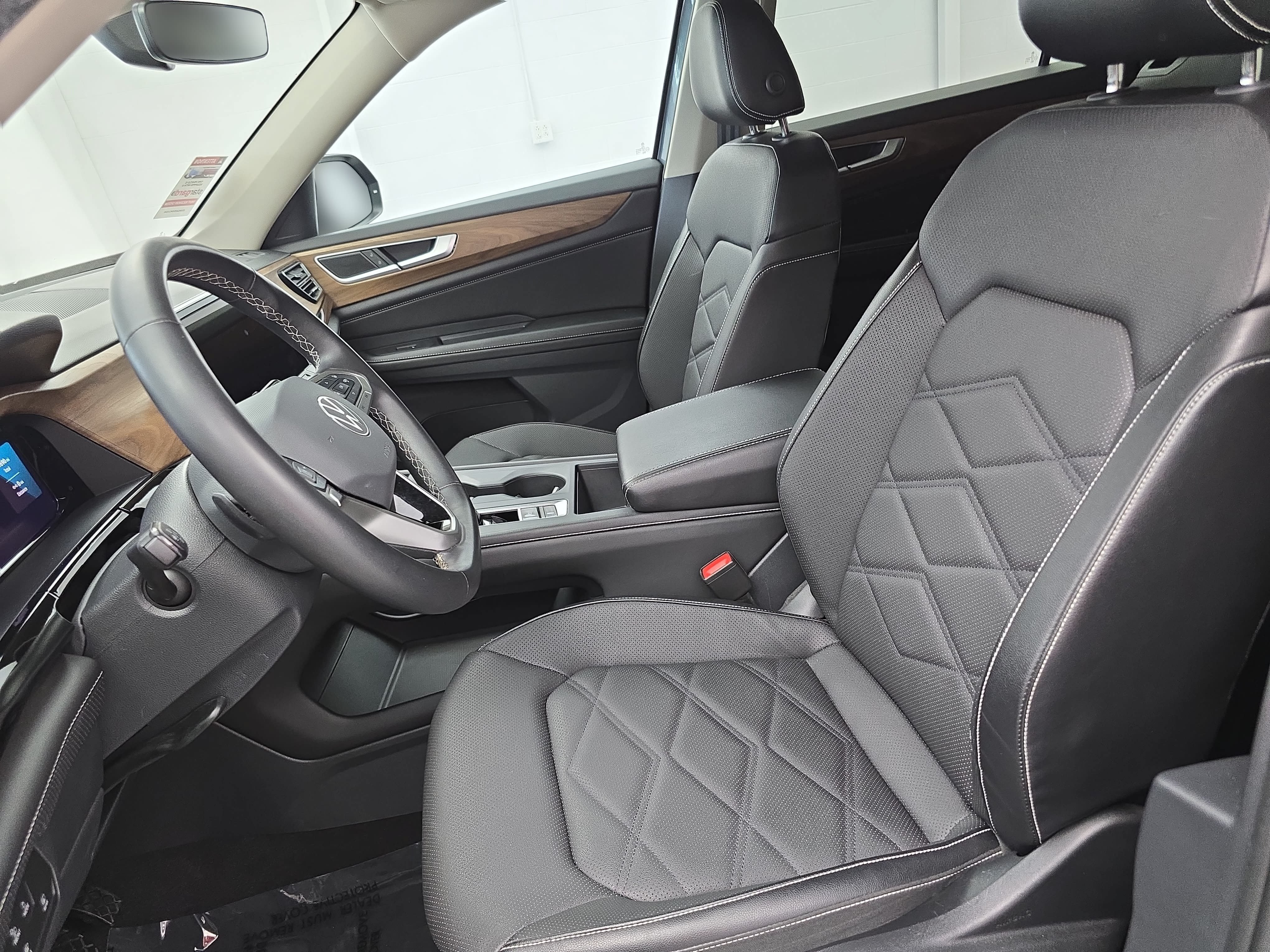 Used 2024 Volkswagen Atlas SE AWD/4WD image 15