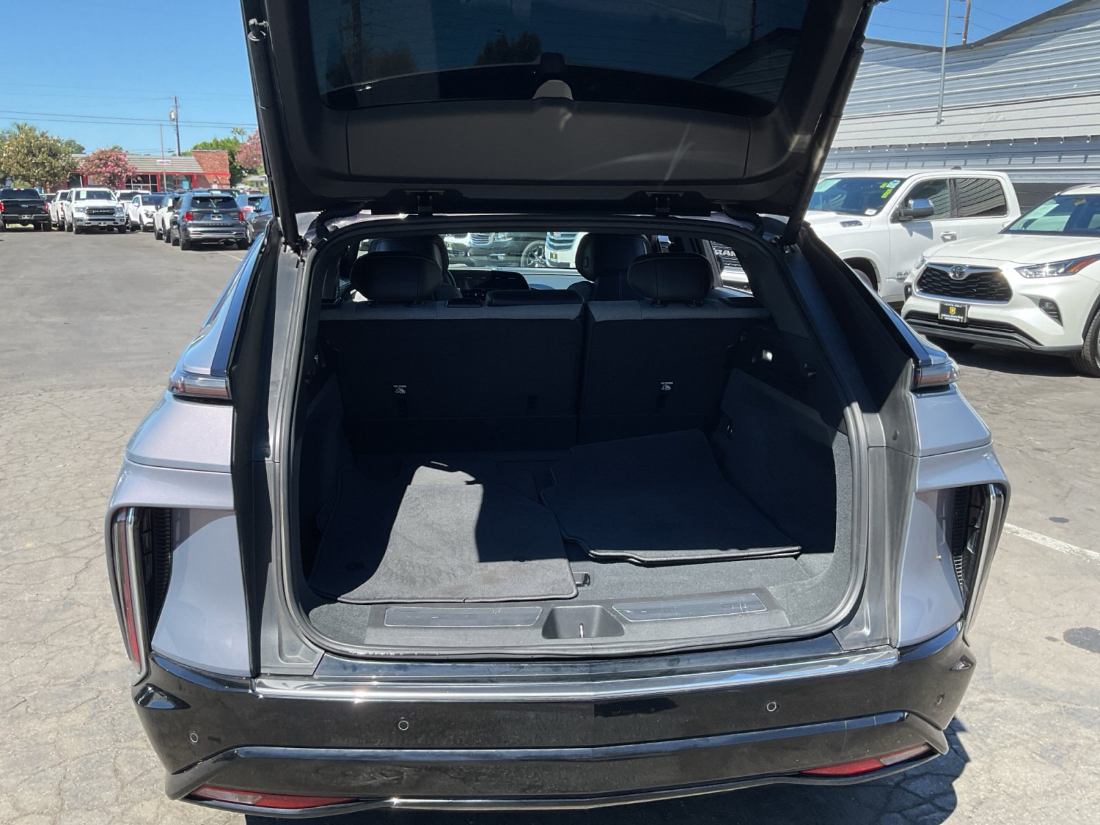 Used 2024 Cadillac Lyriq Tech RWD image 24