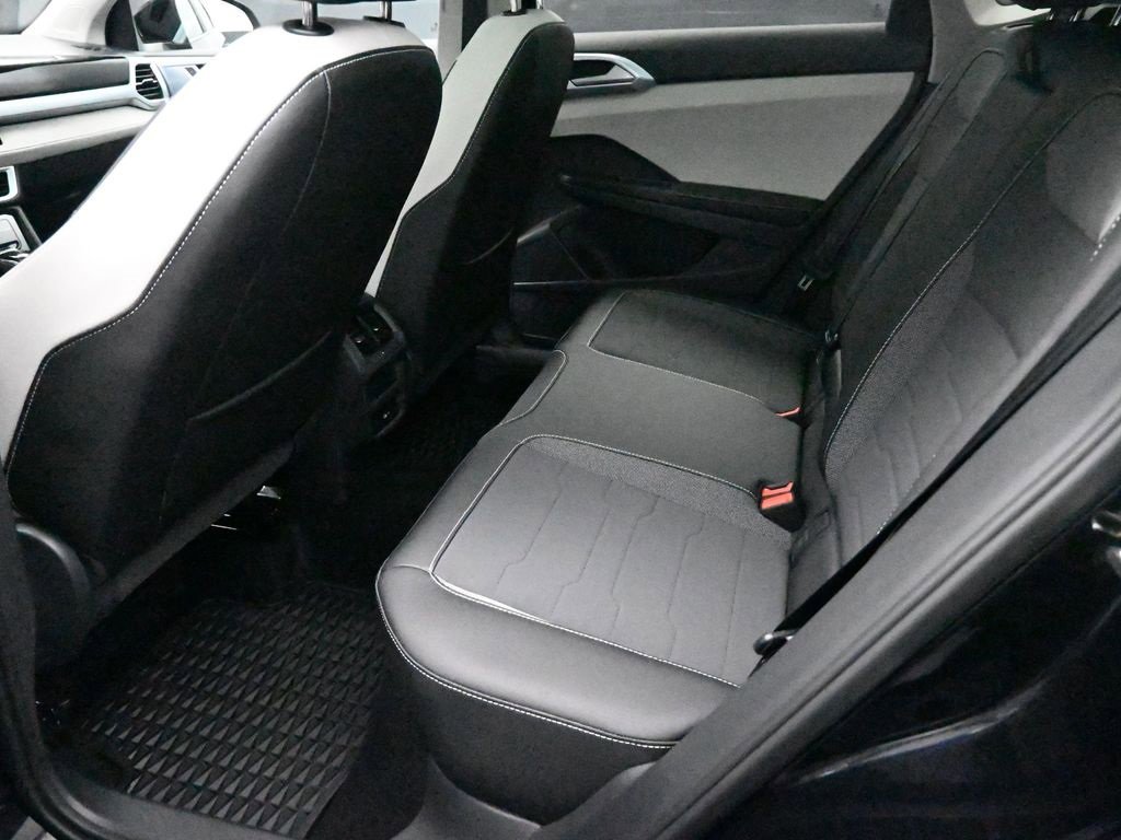 New 2025 Volkswagen Taos SE image 24