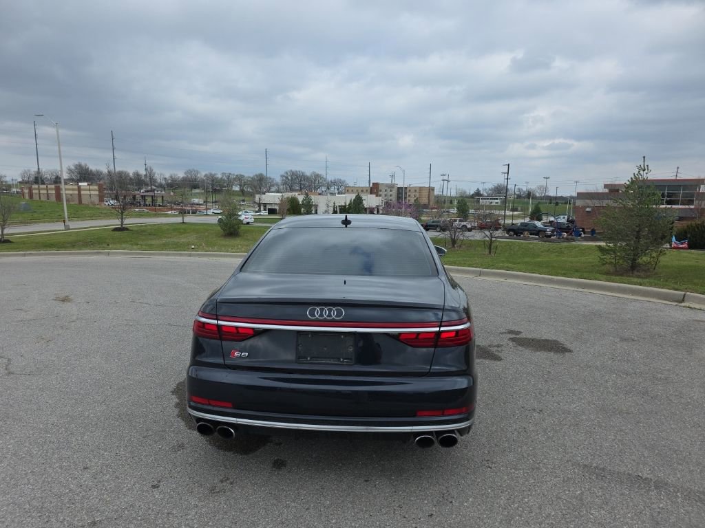 Used 2020 Audi S8 L image 6
