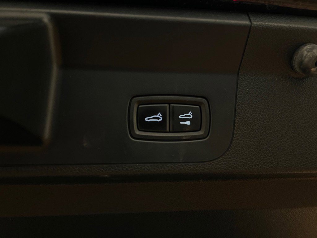 Used 2018 Porsche Panamera 4 w/ Premium Package Plus image 36