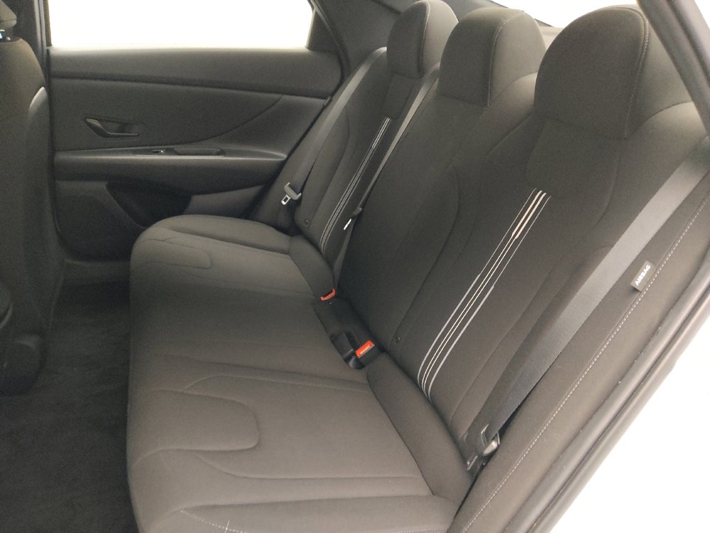 Used 2025 Hyundai Elantra Sport image 18