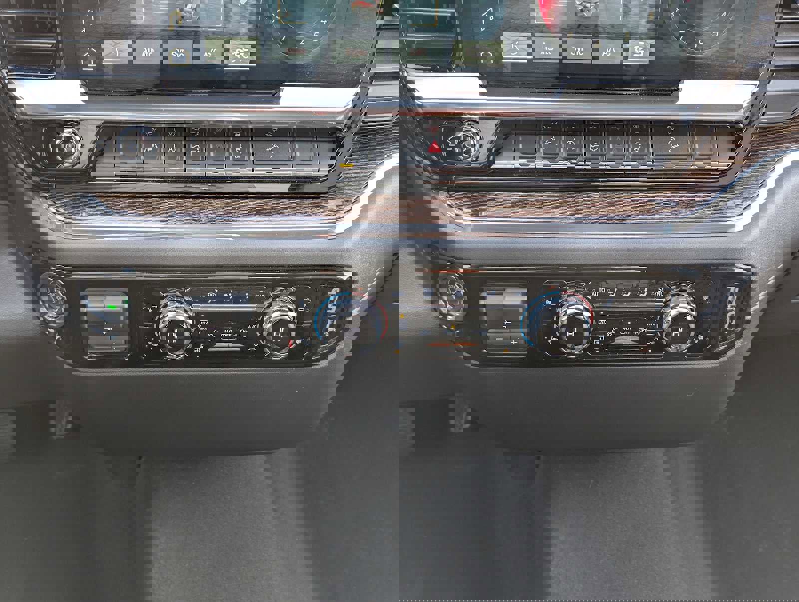 Used 2024 GMC Sierra 1500 SLE w/ X31 Off-Road Package image 25