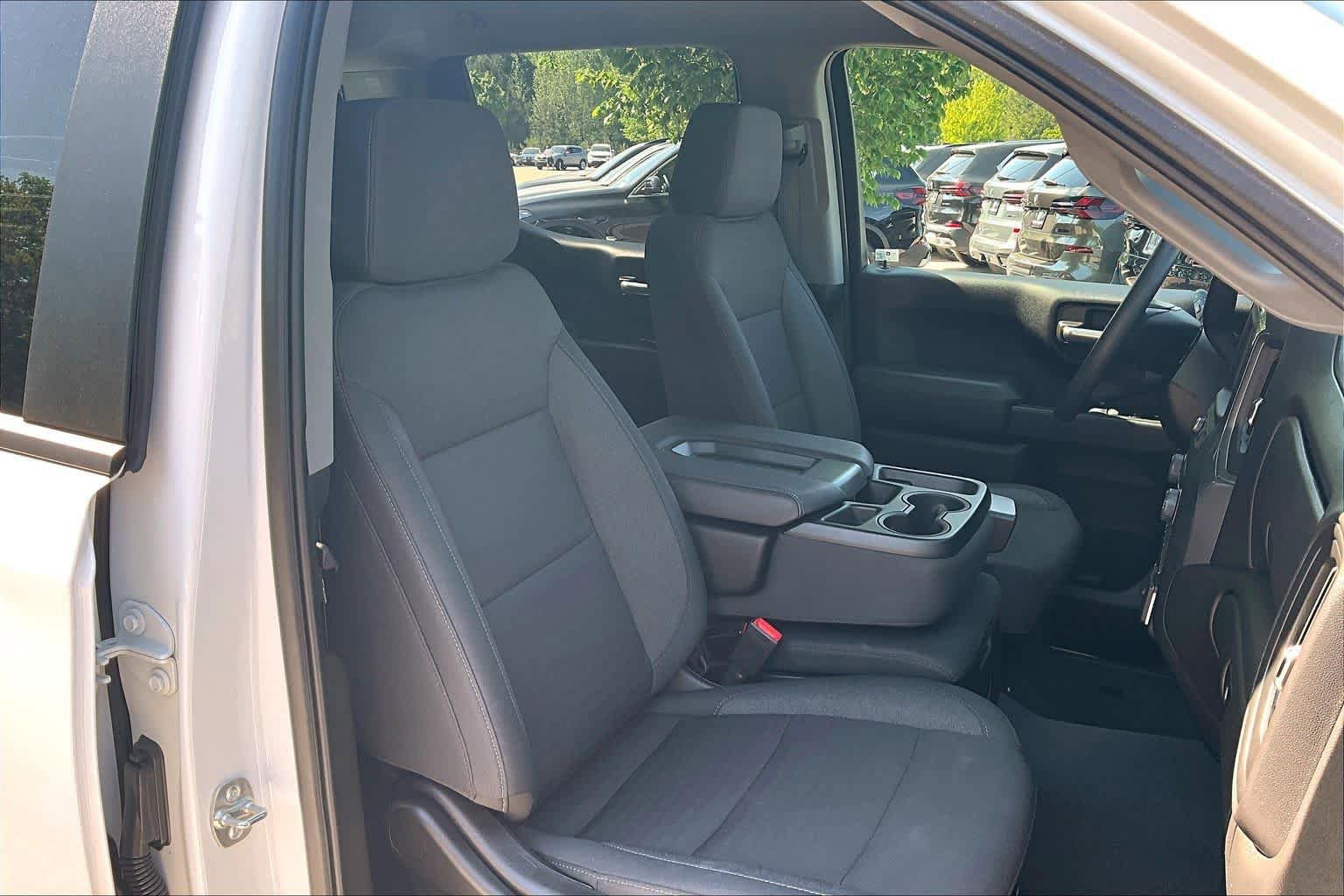 Used 2025 Chevrolet Silverado 1500 Custom image 8