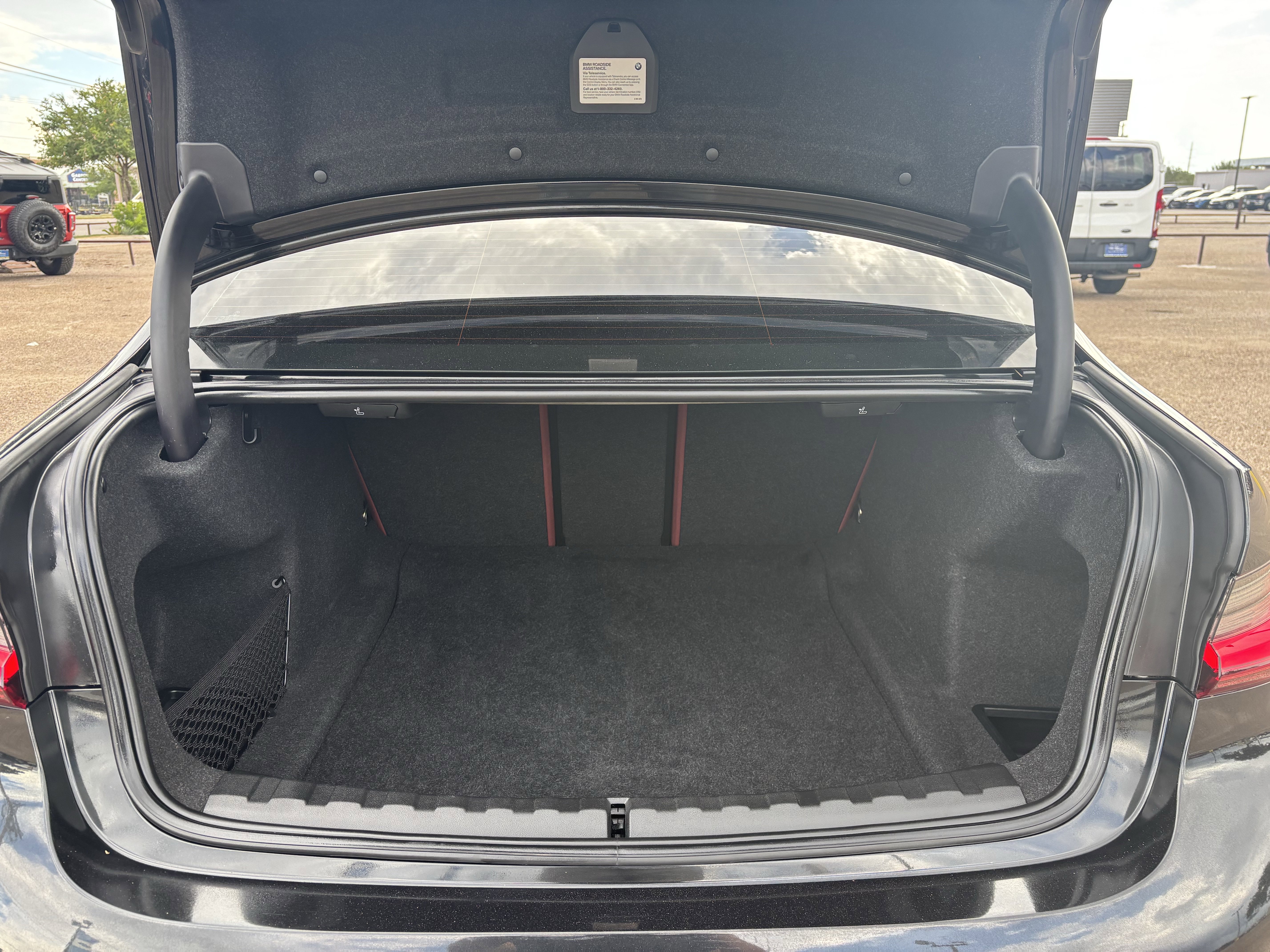 Used 2024 BMW 330i Sedan w/ M Sport Package image 23