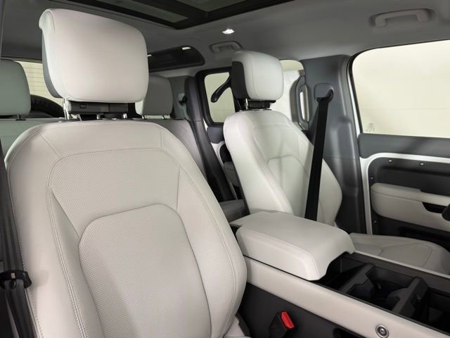 New 2026 Land Rover Defender 110 S AWD/4WD image 32