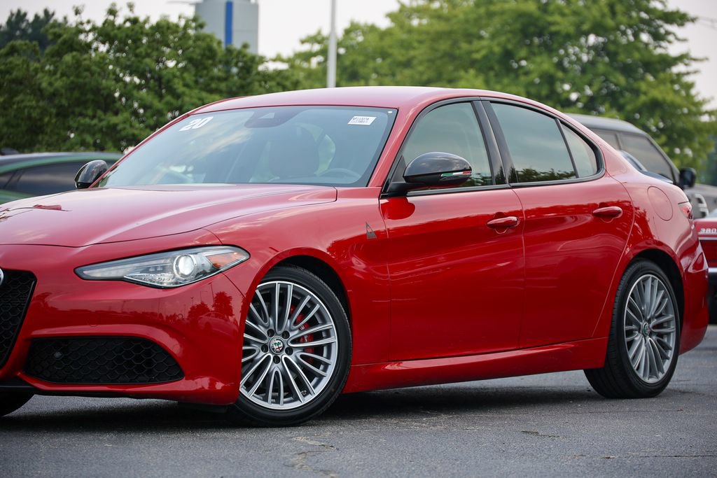 Used 2020 Alfa Romeo Giulia w/ Quick Order Package 22K Sport RWD image 27