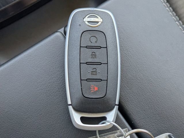 Used 2023 Nissan Rogue SV image 26