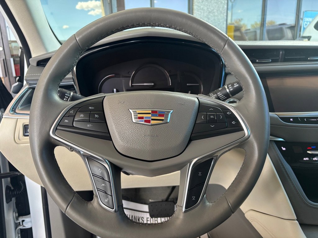 Used 2017 Cadillac XT5 Luxury w/ Driver Awareness Package FWD image 8