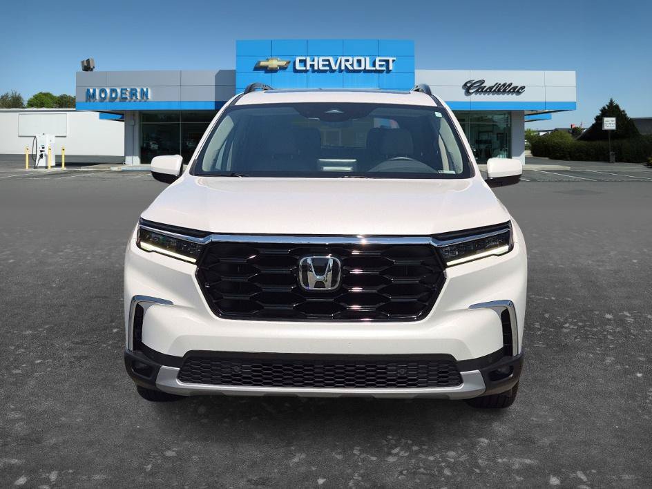 Used 2025 Honda Pilot Touring image 8