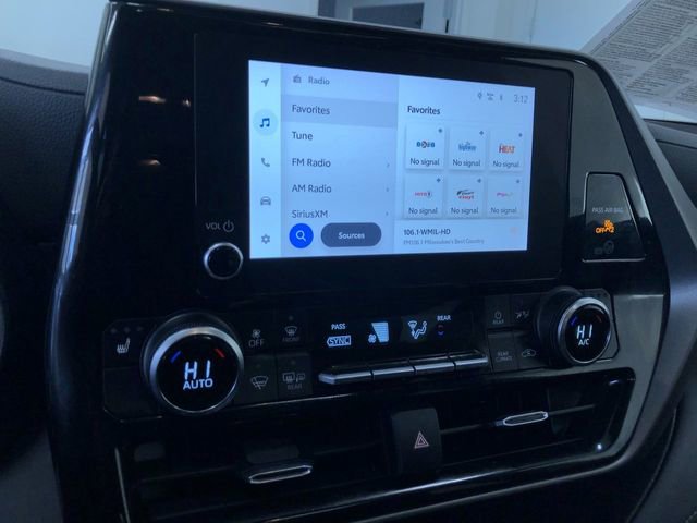 Used 2023 Toyota Highlander XLE image 30