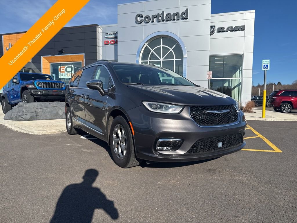Used 2022 Chrysler Pacifica Limited w/ Uconnect Theater Family Group