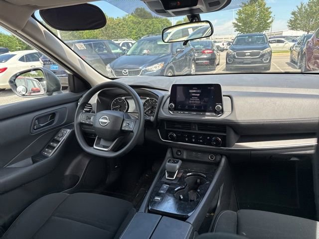 Used 2025 Nissan Rogue S FWD image 18