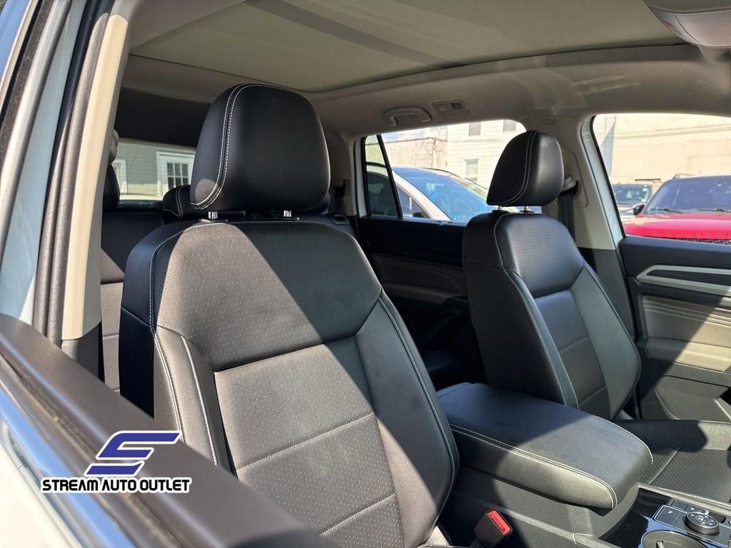 Used 2022 Volkswagen Atlas SEL R-Line image 12