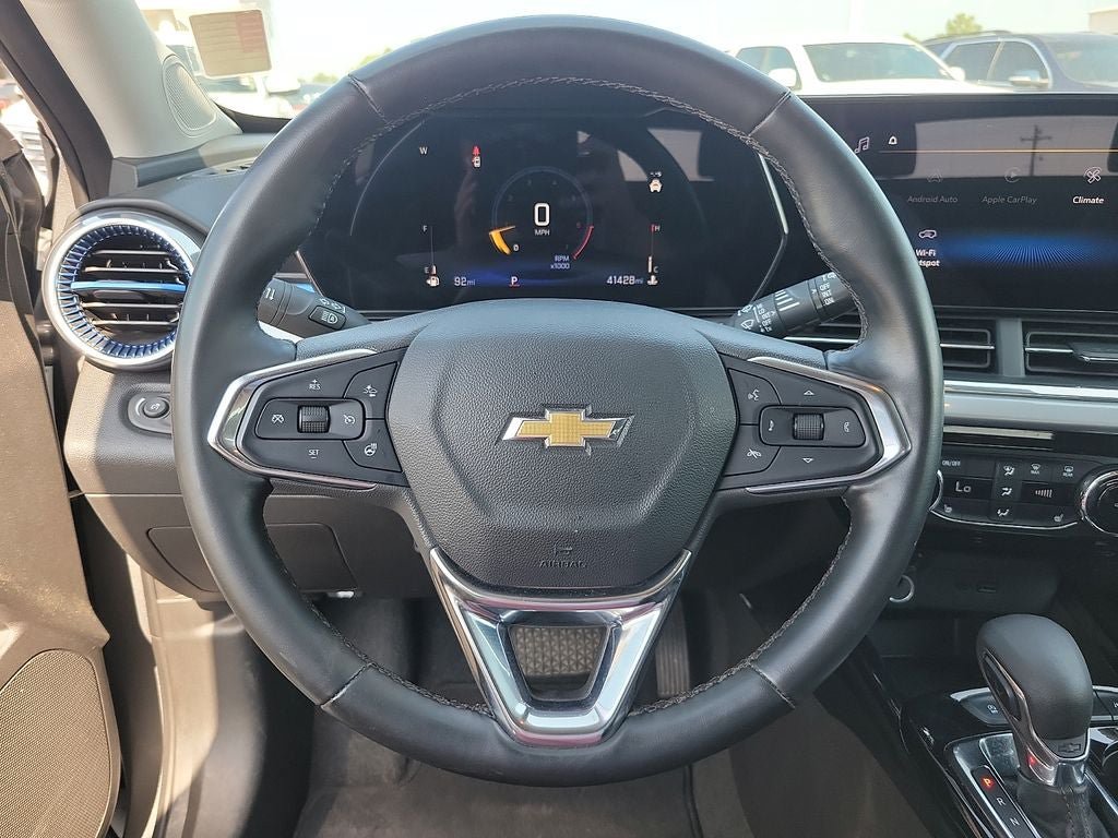 Used 2025 Chevrolet Trax LT w/ LT Convenience Package FWD image 19