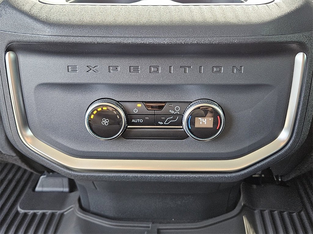 New 2025 Ford Expedition Active image 8